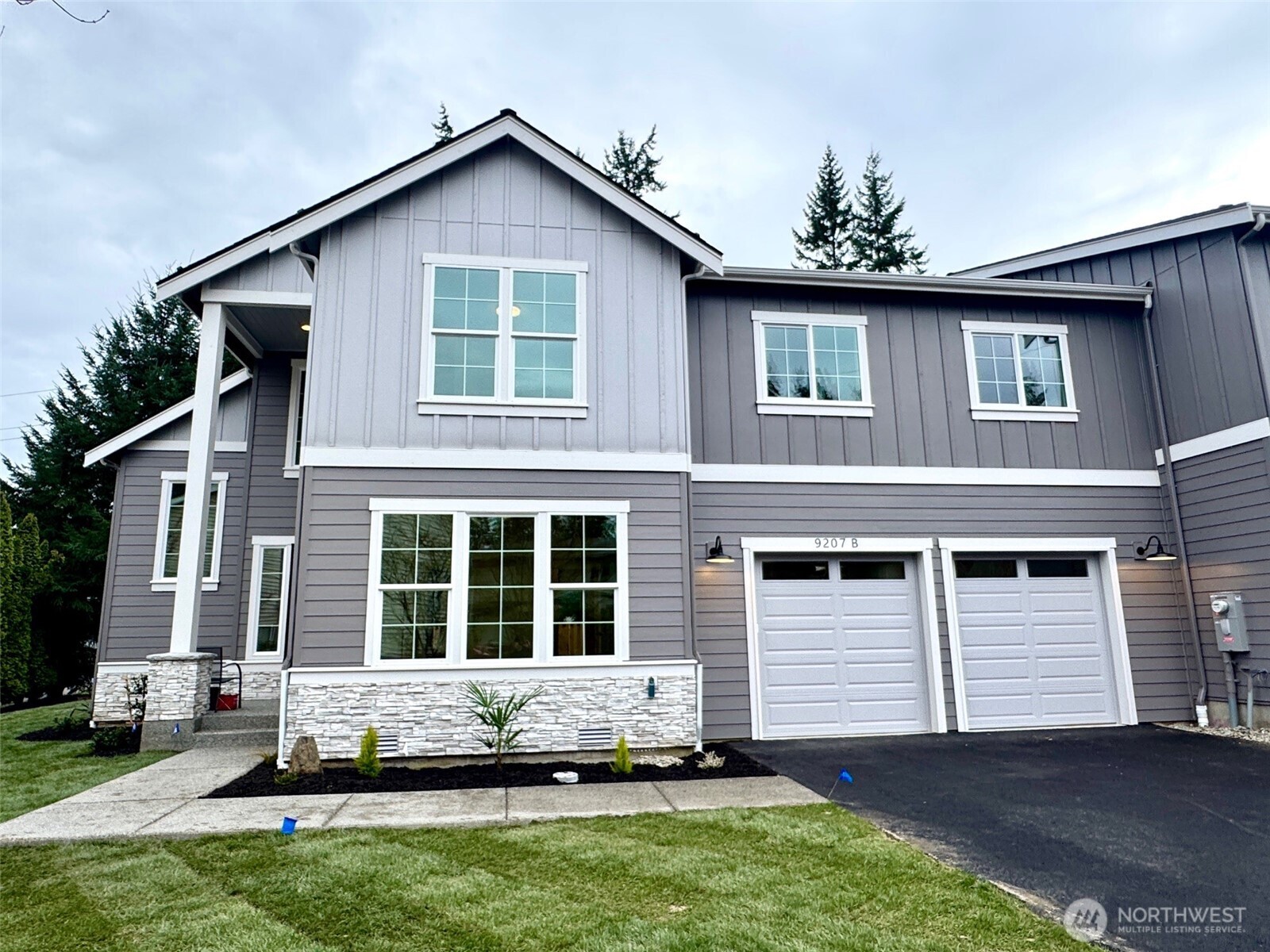 9207 NE 175th Street #B, Bothell, WA 98011