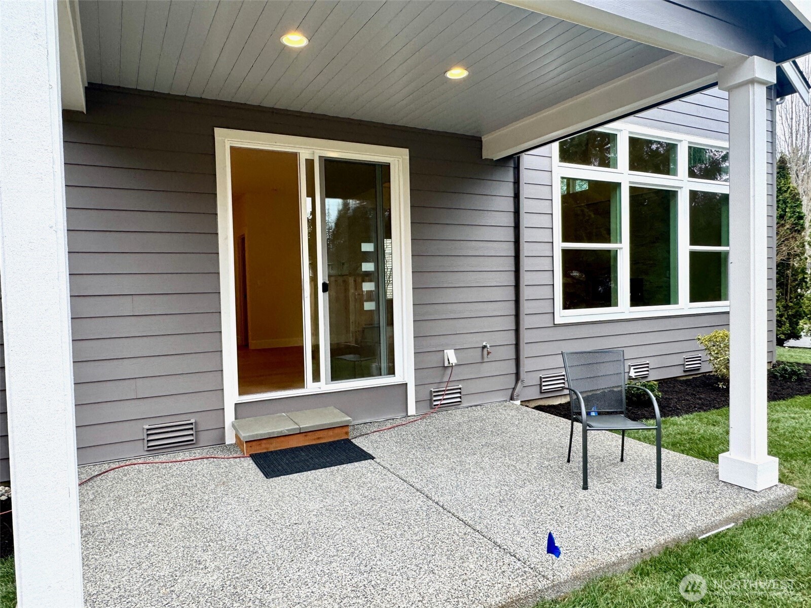 9207 NE 175th Street #B, Bothell, WA 98011