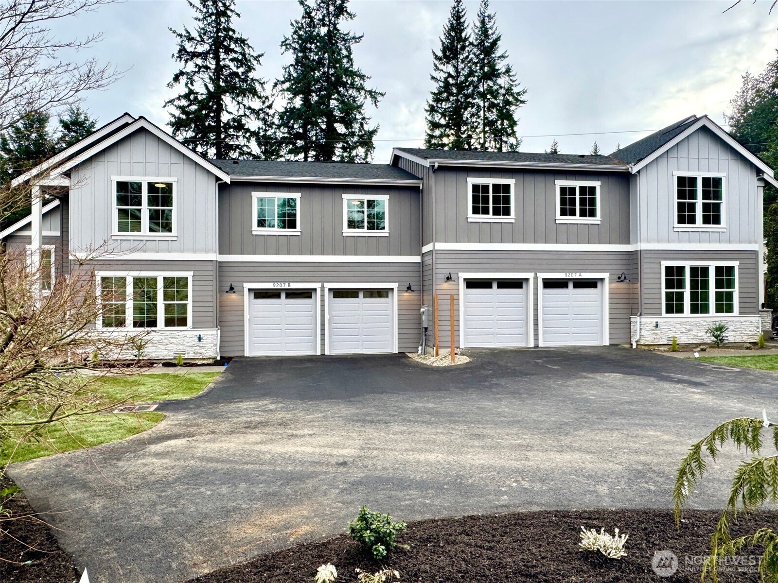 9207 NE 175th Street #B, Bothell, WA 98011