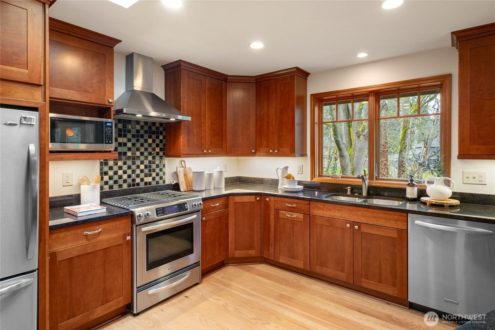 21537 Elm Drive , Brier, WA 98036-8918