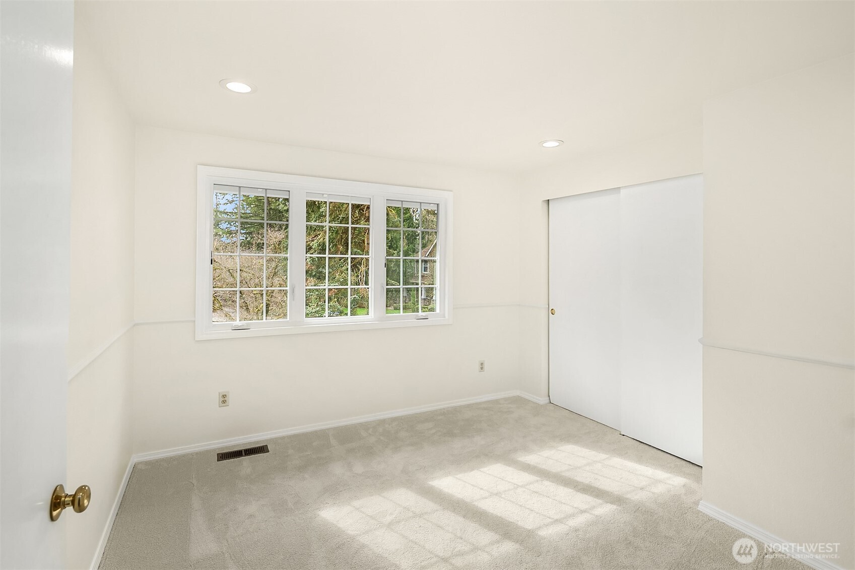 24106 NE 6th Place , Sammamish, WA 98074