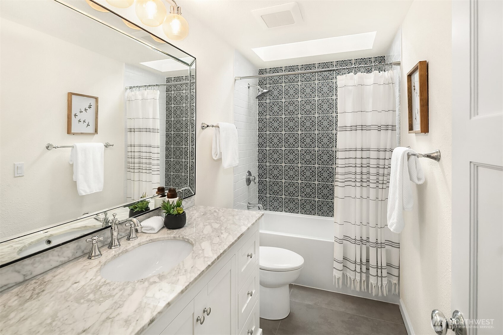 24106 NE 6th Place , Sammamish, WA 98074