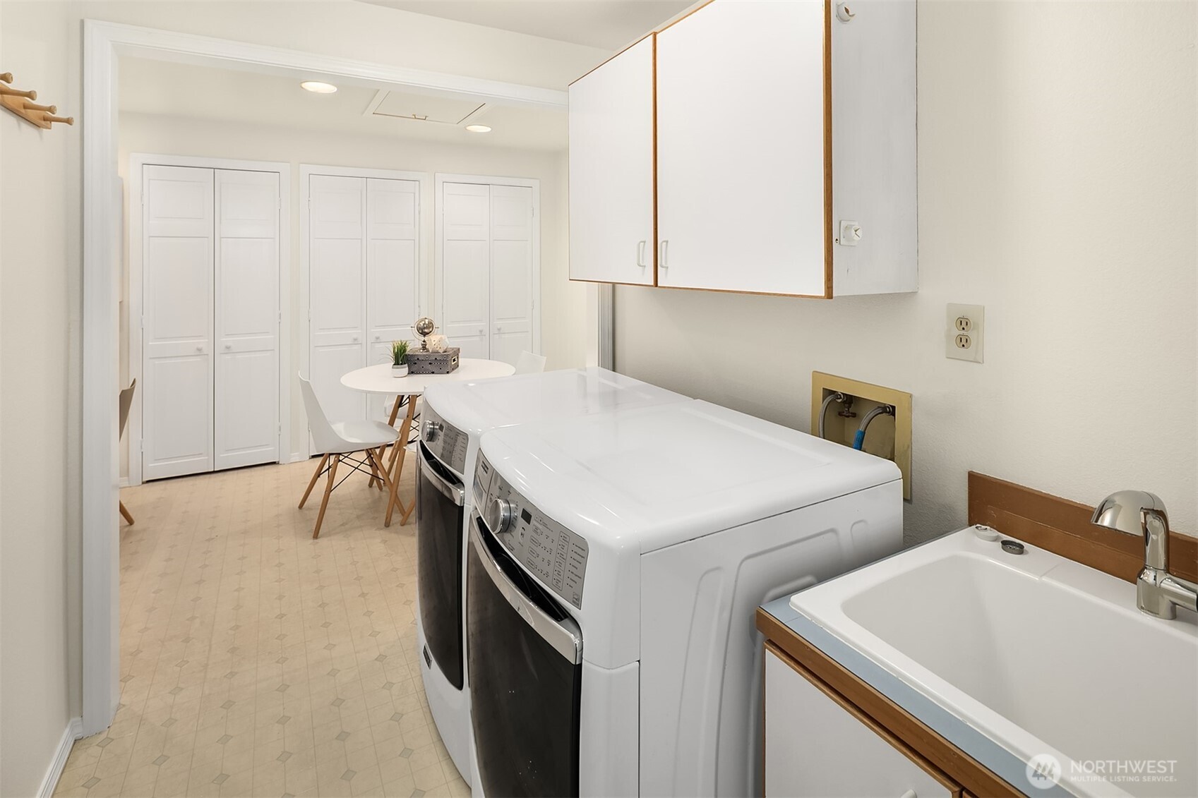 24106 NE 6th Place , Sammamish, WA 98074