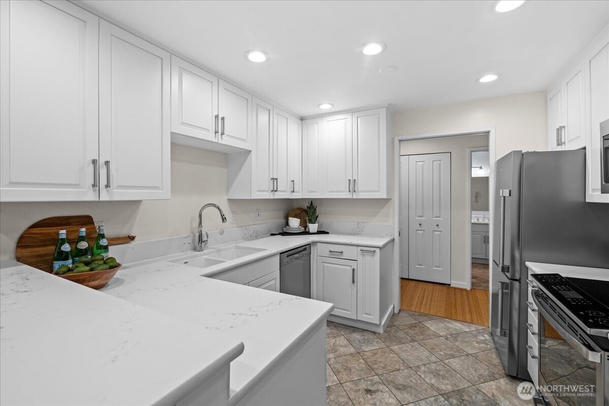 5225 50th Avenue NE #206, Seattle, WA 98105