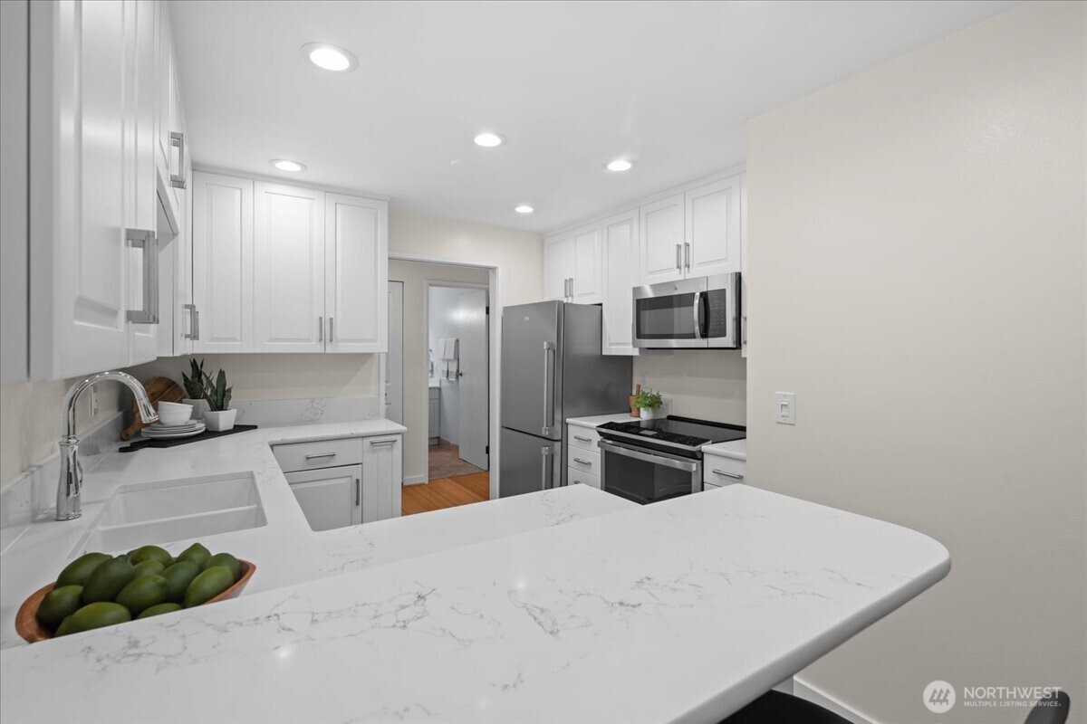 5225 50th Avenue NE #206, Seattle, WA 98105