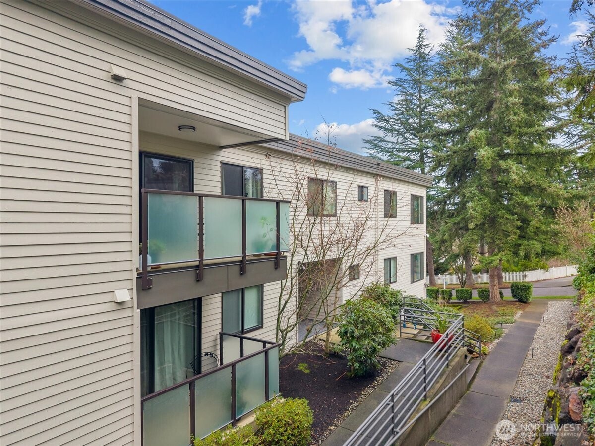 5225 50th Avenue NE #206, Seattle, WA 98105