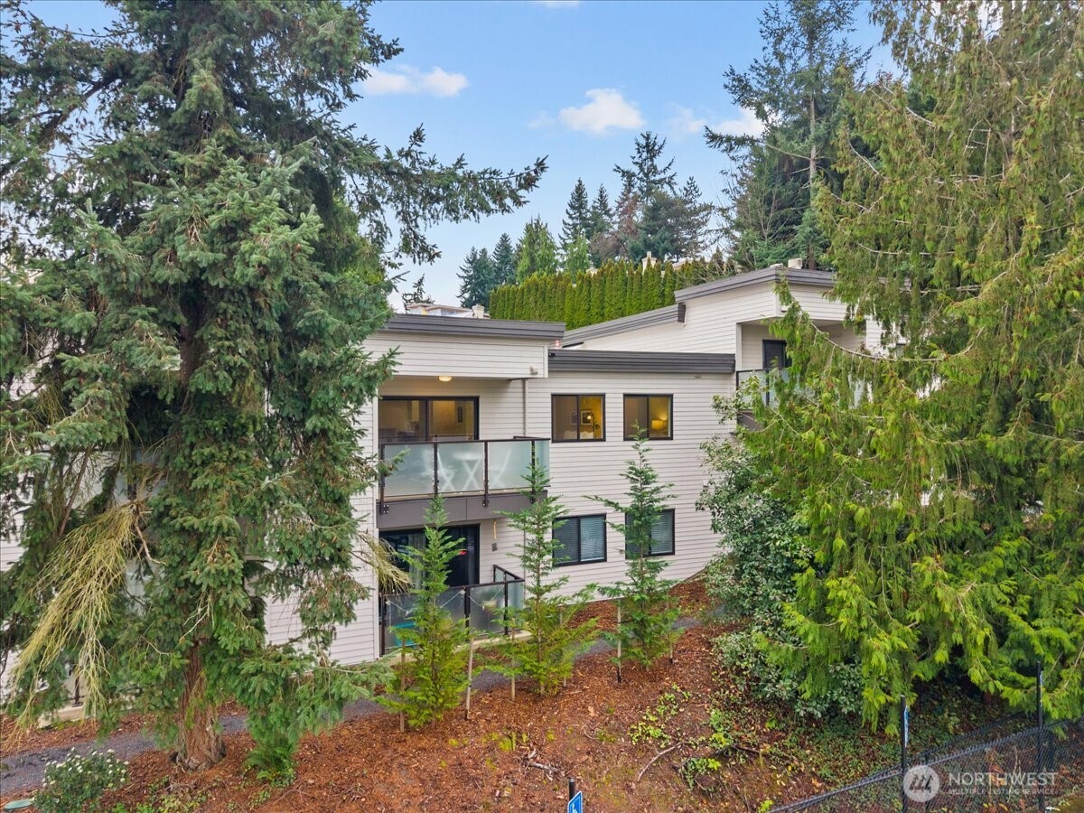 5225 50th Avenue NE #206, Seattle, WA 98105