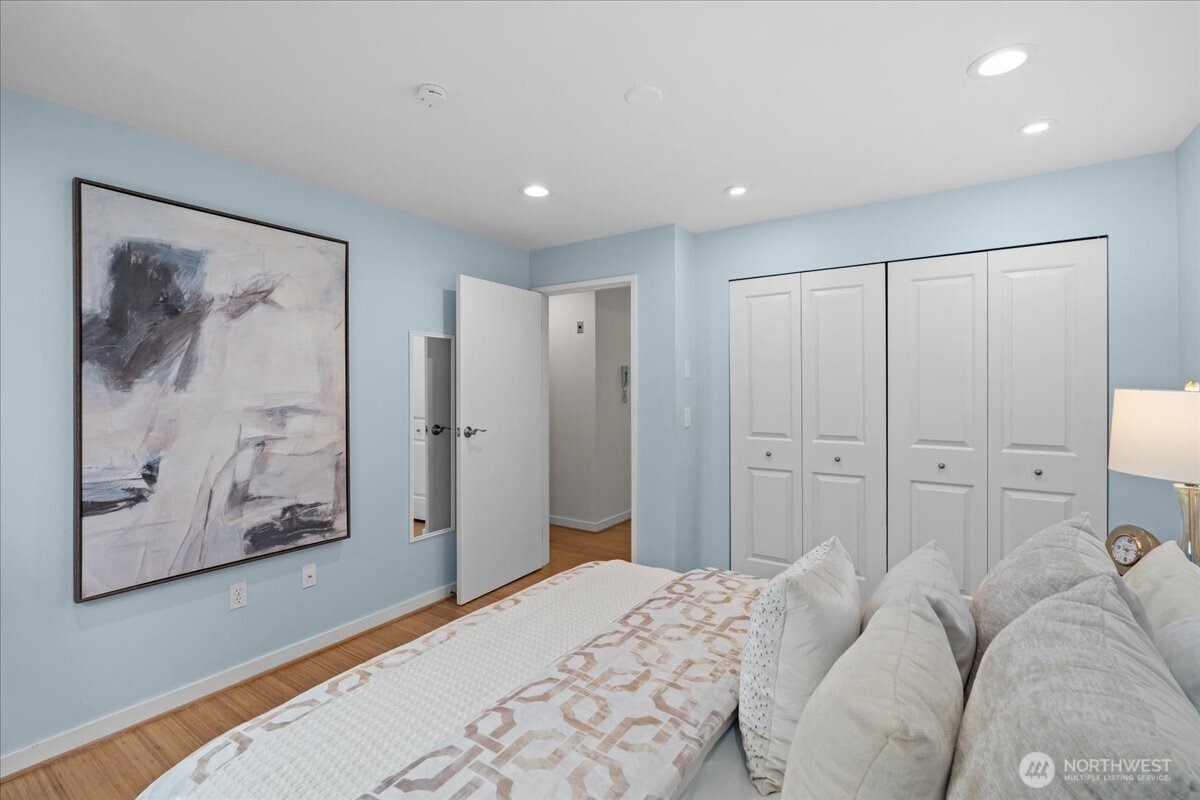 5225 50th Avenue NE #206, Seattle, WA 98105