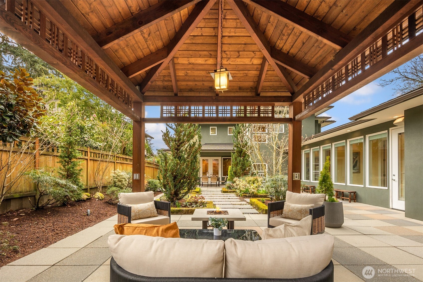 1610 10th Street W, Kirkland, WA 98033