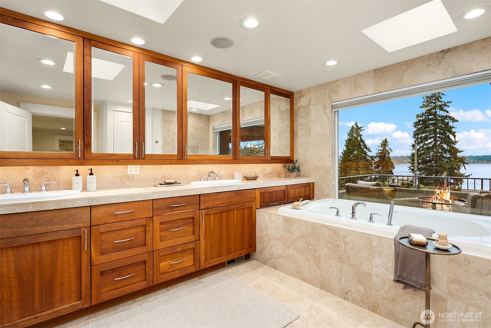 1610 10th Street W, Kirkland, WA 98033