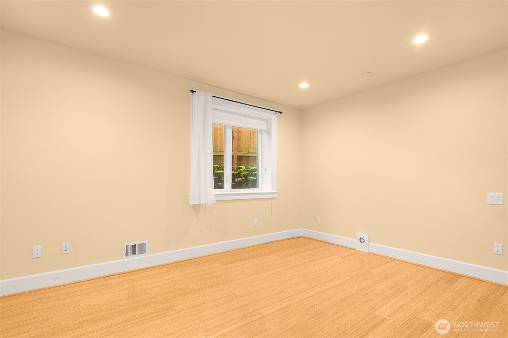 1610 10th Street W, Kirkland, WA 98033