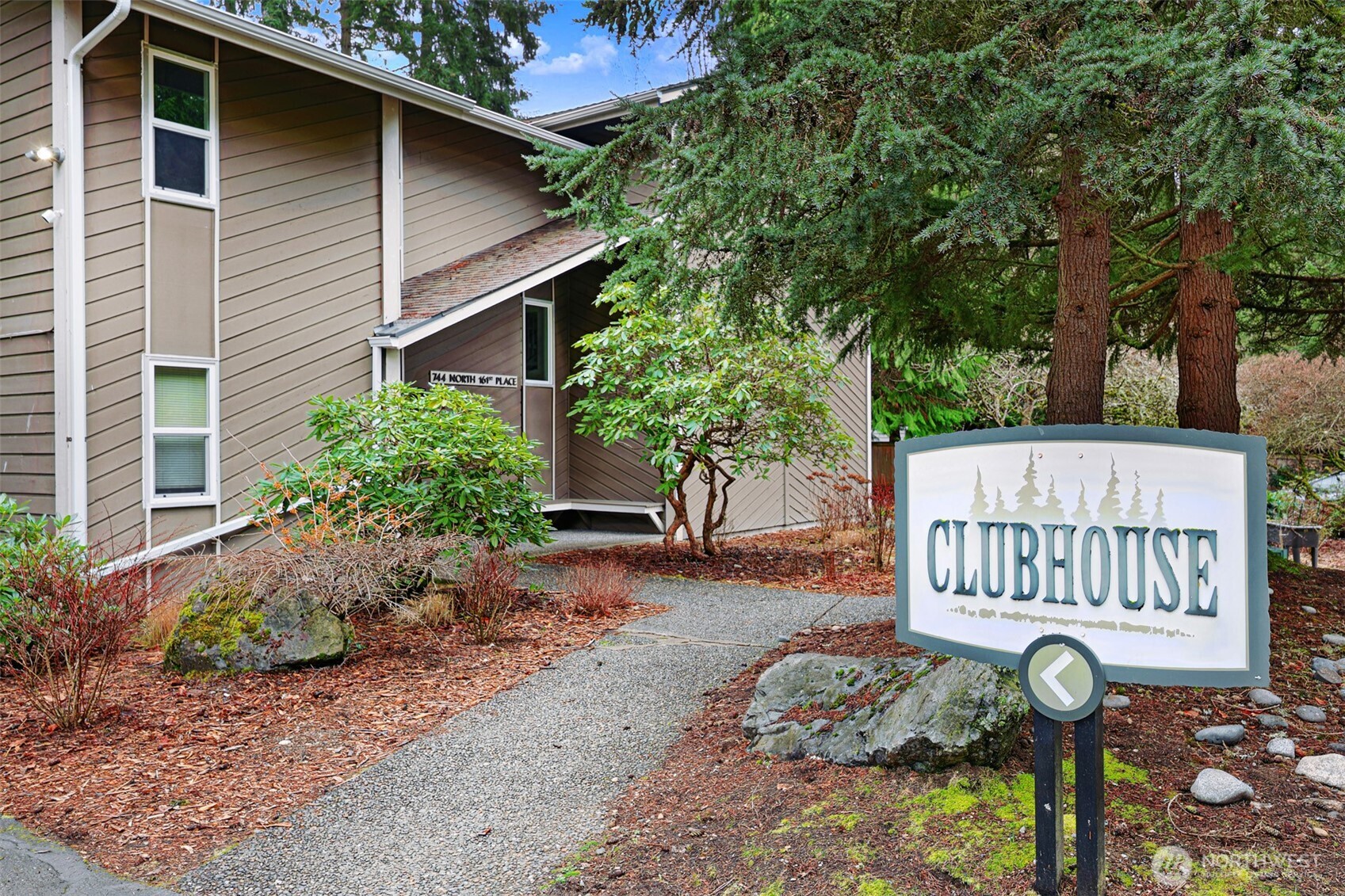 823 N 161st Place #105, Shoreline, WA 98133