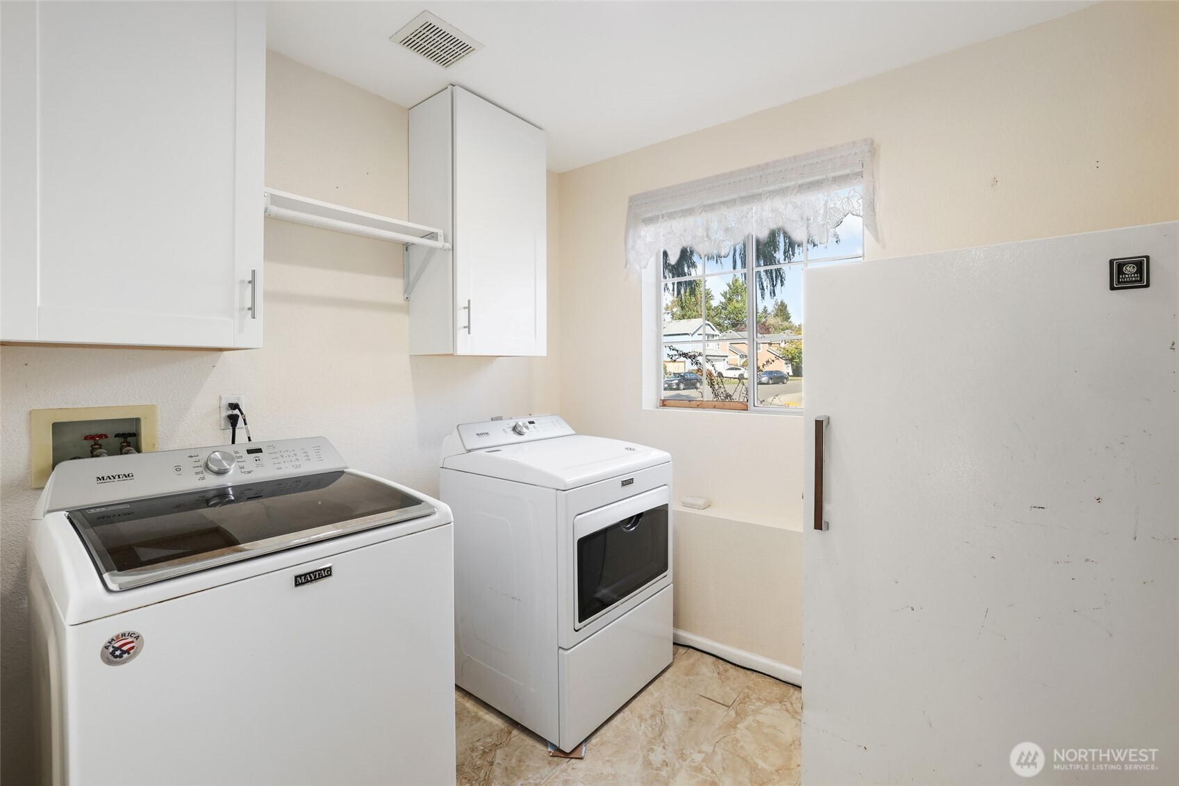 13701 SE 275th Place , Kent, WA 98042