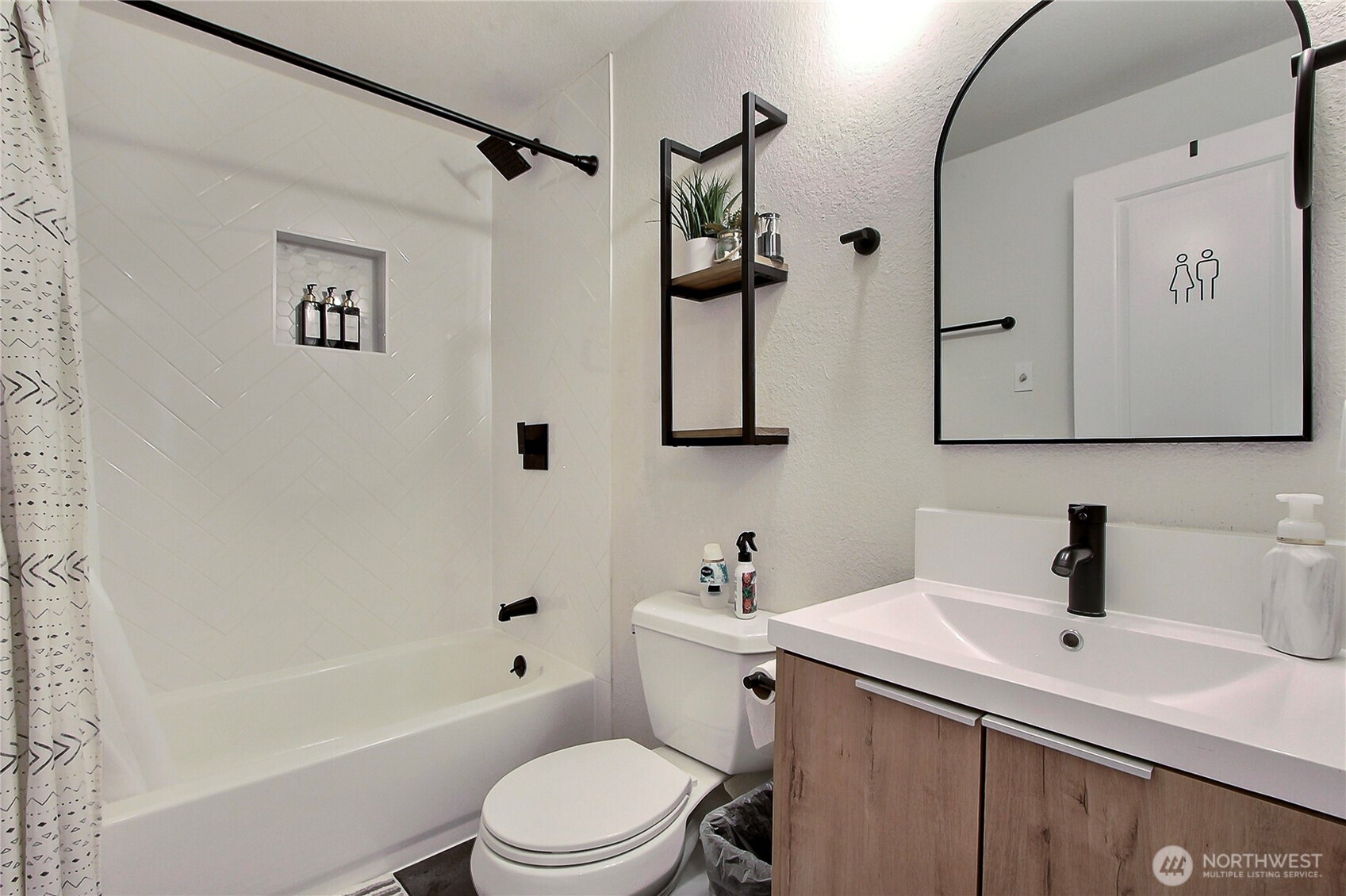 6903 S Cheyenne Street , Tacoma, WA 98409