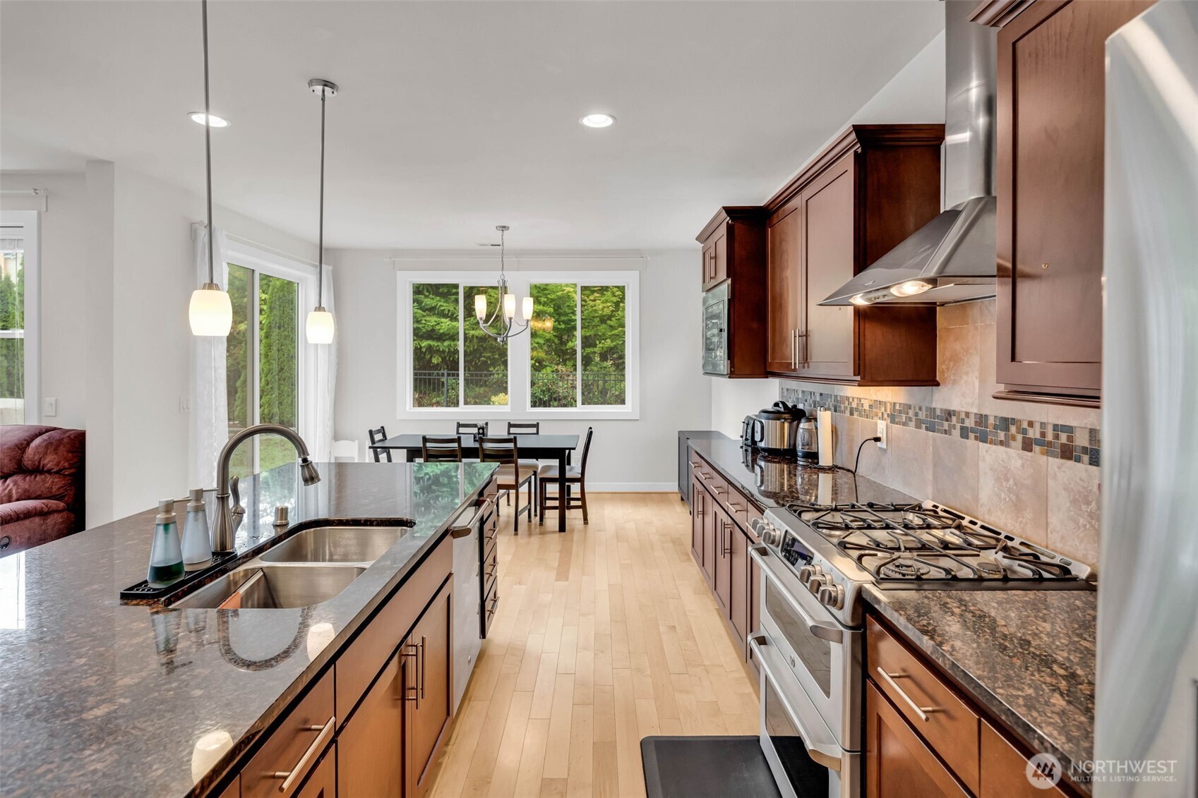 1705 NE Falls Dr , Issaquah, WA 98029-7822