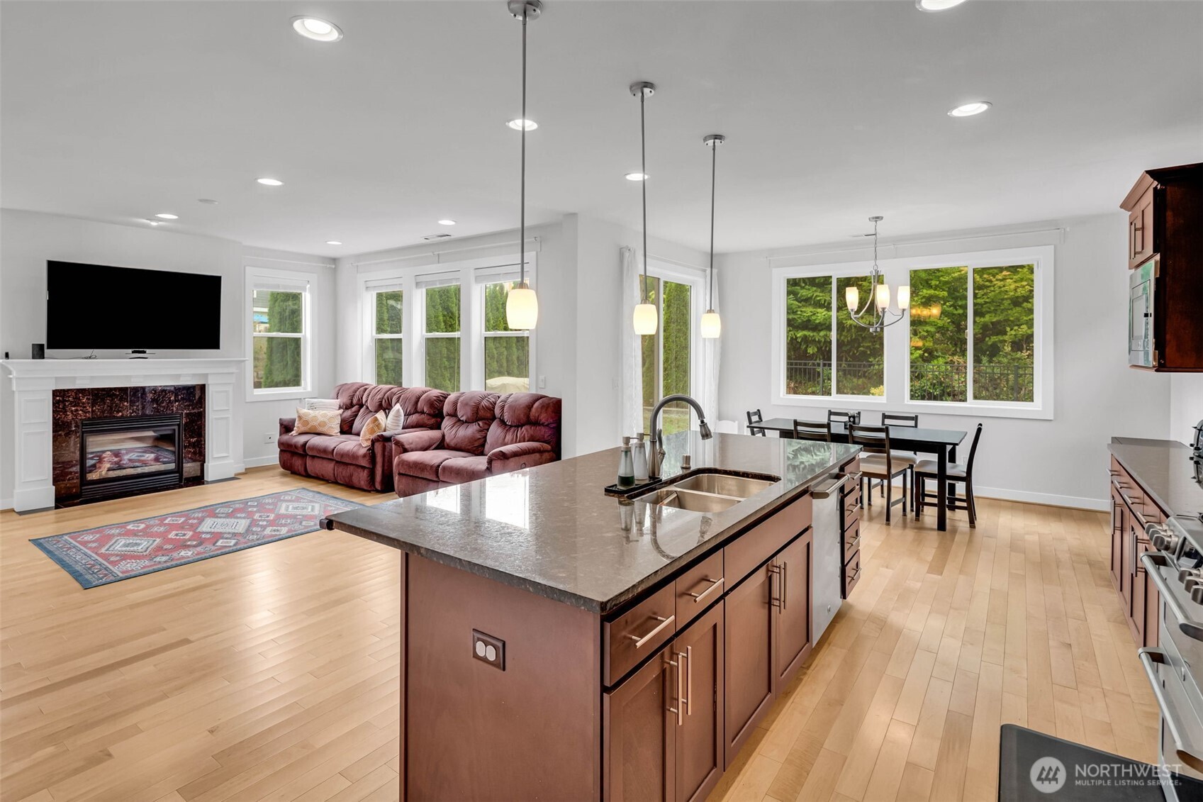 1705 NE Falls Dr , Issaquah, WA 98029-7822