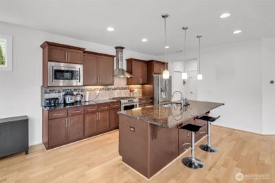 1705 NE Falls Dr , Issaquah, WA 98029-7822 - Photo 13