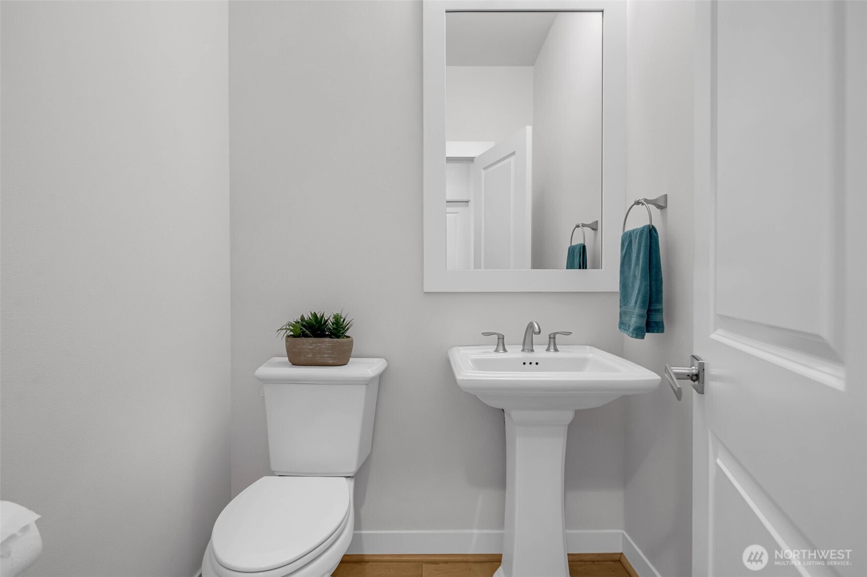 1705 NE Falls Dr , Issaquah, WA 98029-7822