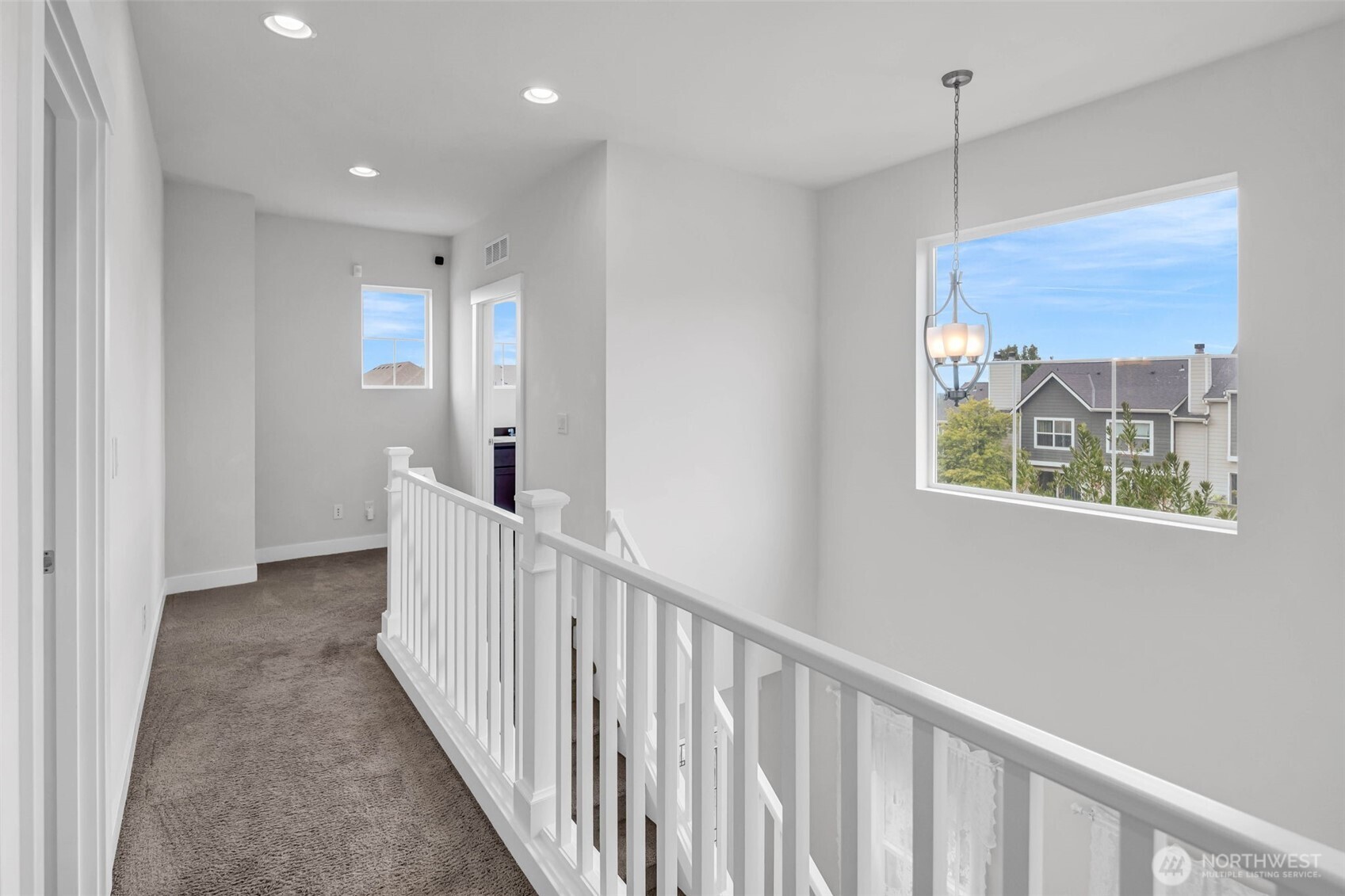 1705 NE Falls Dr , Issaquah, WA 98029-7822