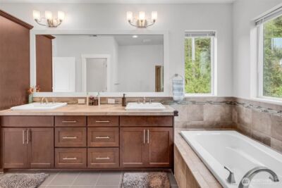 1705 NE Falls Dr , Issaquah, WA 98029-7822 - Photo 30