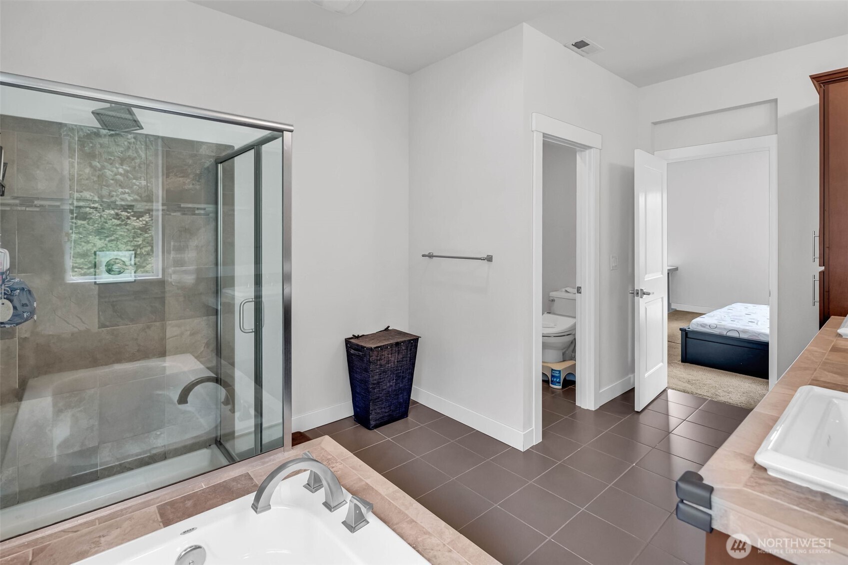 1705 NE Falls Dr , Issaquah, WA 98029-7822