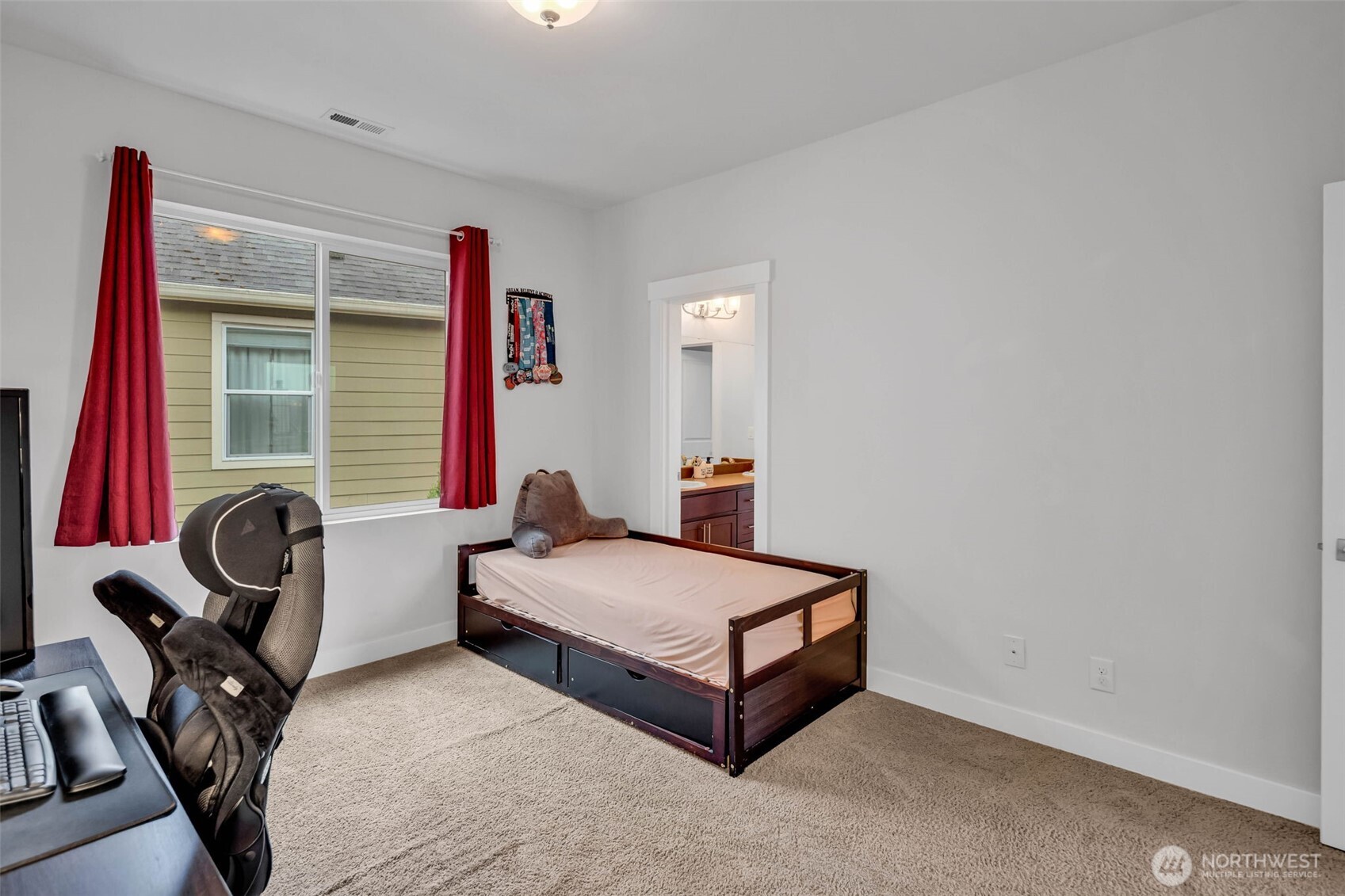 1705 NE Falls Dr , Issaquah, WA 98029-7822