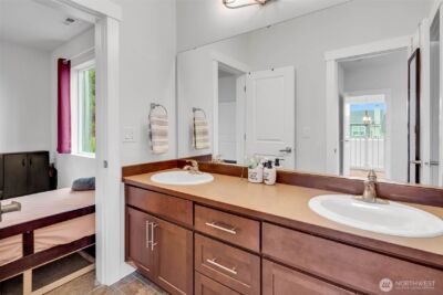 1705 NE Falls Dr , Issaquah, WA 98029-7822 - Photo 36