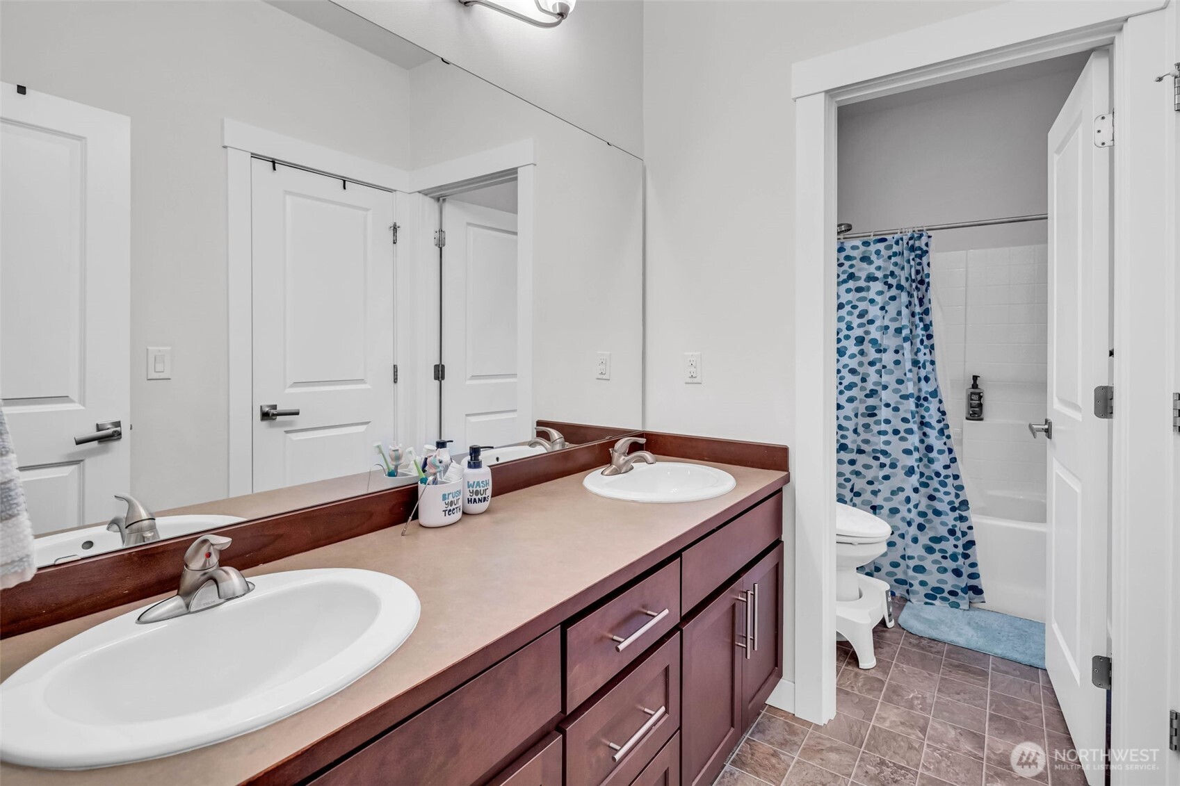 1705 NE Falls Dr , Issaquah, WA 98029-7822