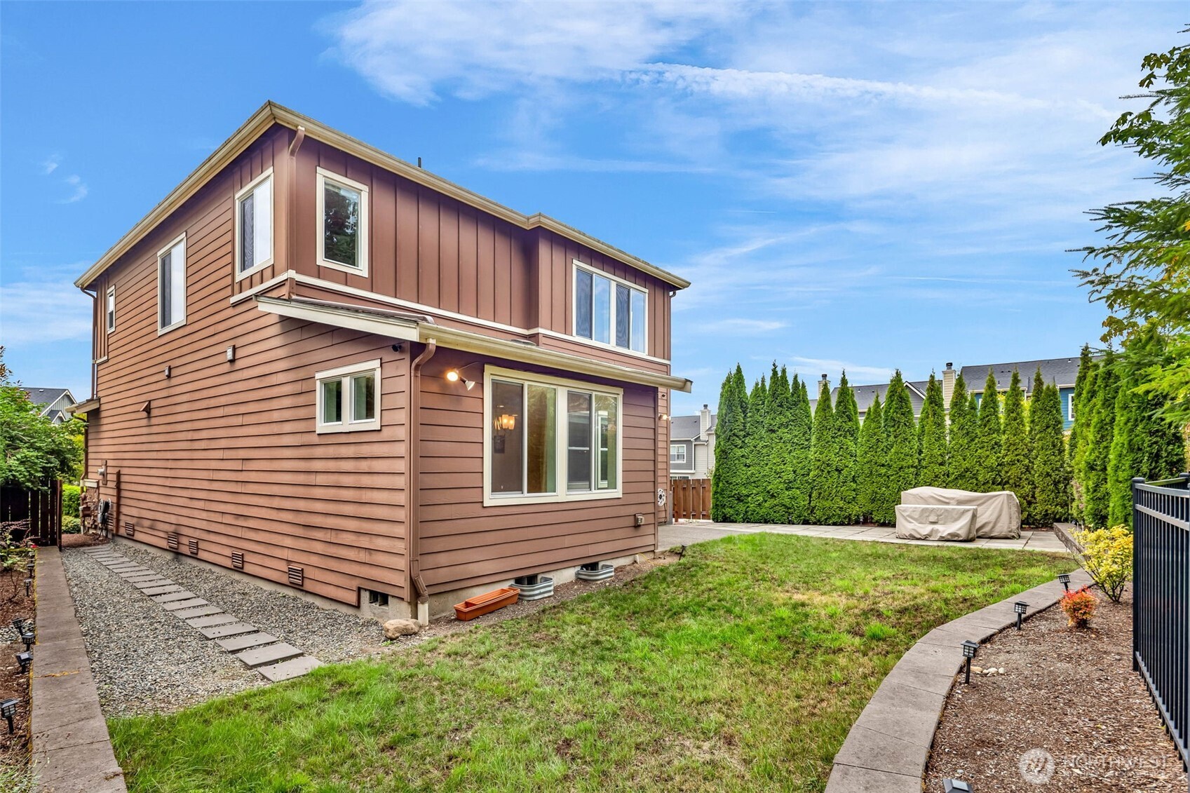 1705 NE Falls Dr , Issaquah, WA 98029-7822