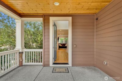 1705 NE Falls Dr , Issaquah, WA 98029-7822 - Photo 4