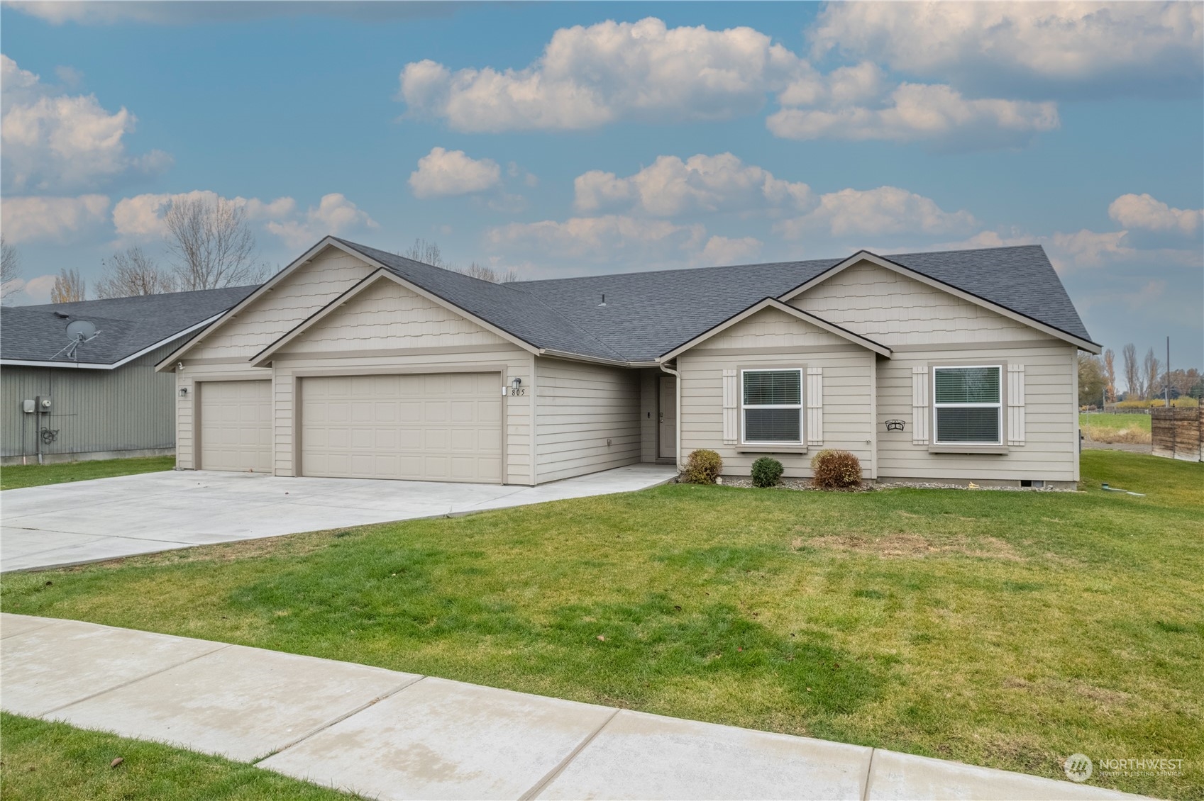 805 S Hamilton Road , Moses Lake, WA 98837