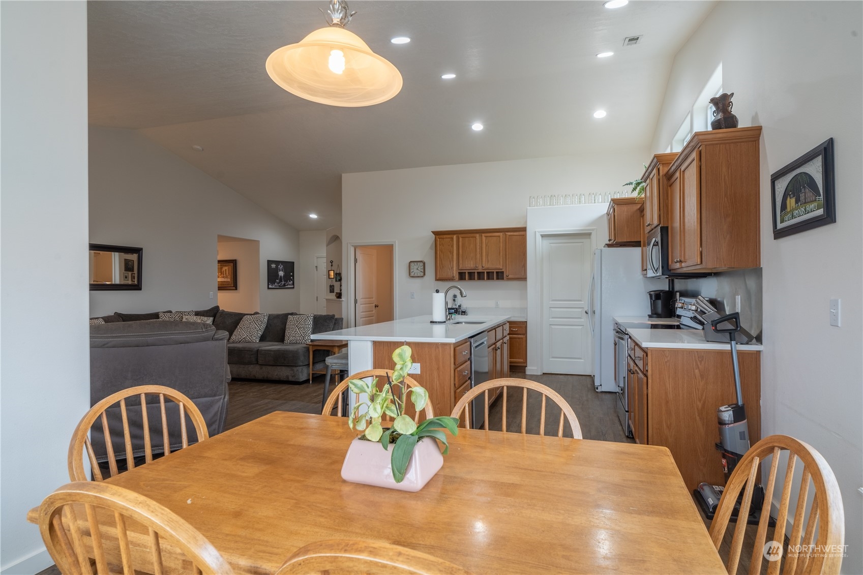 805 S Hamilton Road , Moses Lake, WA 98837
