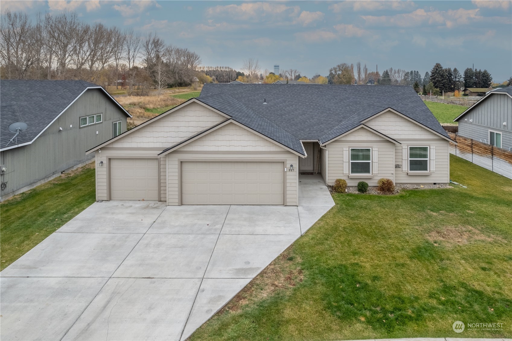805 S Hamilton Road , Moses Lake, WA 98837