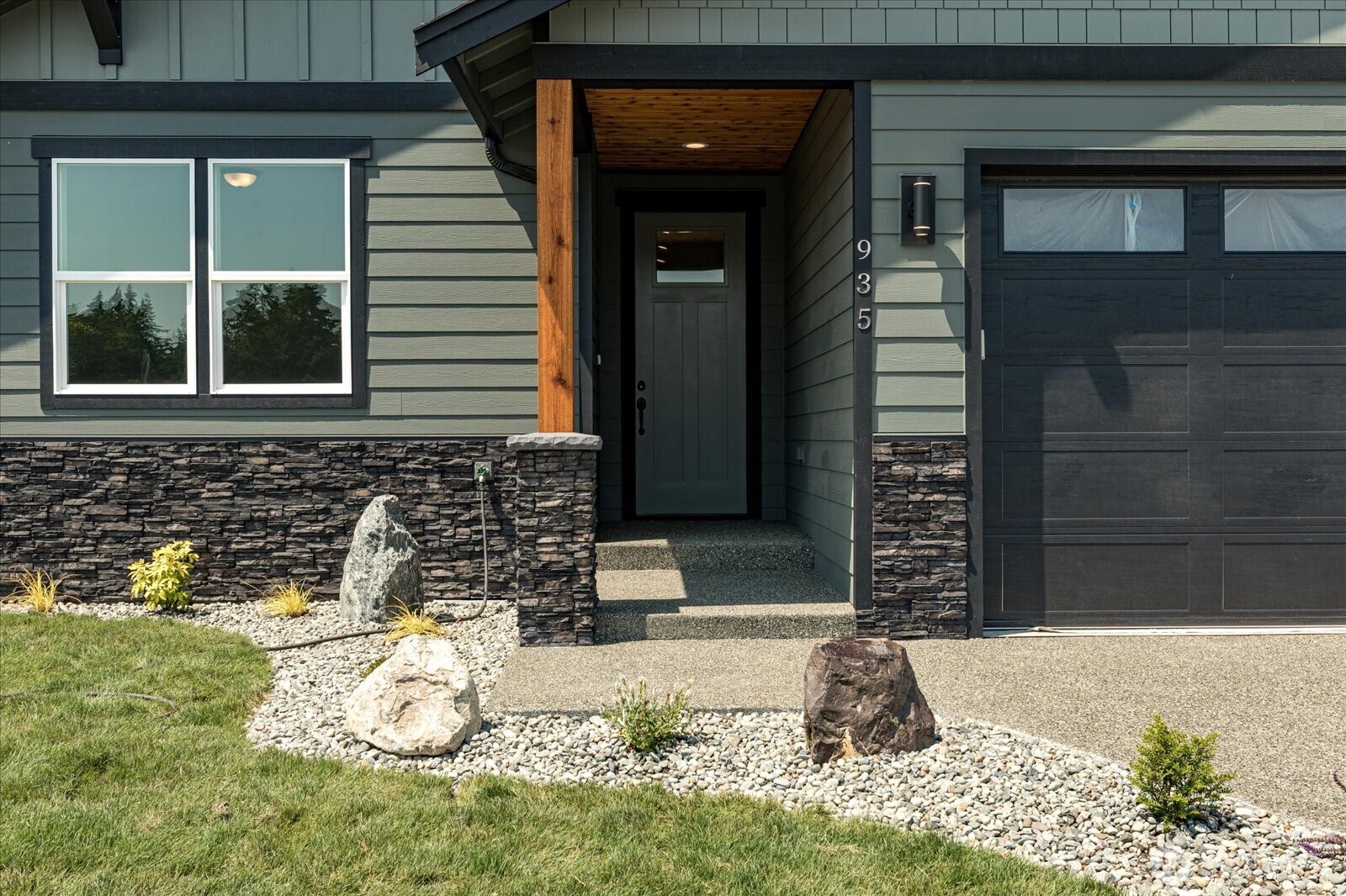 926 NW Shire Street , Oak Harbor, WA 98277