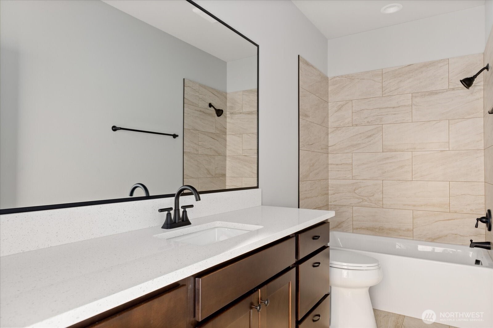 926 NW Shire Street , Oak Harbor, WA 98277