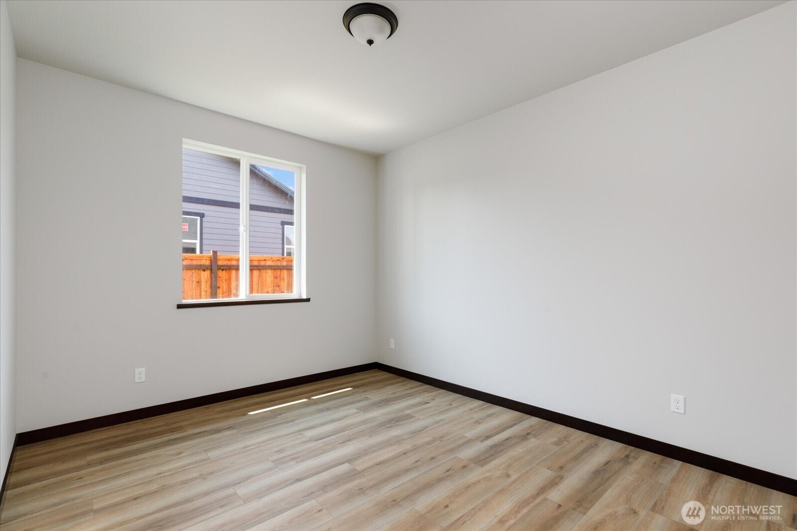 926 NW Shire Street , Oak Harbor, WA 98277