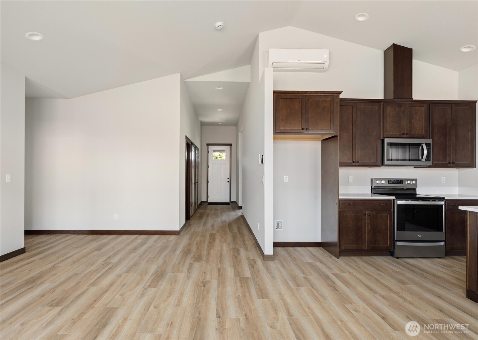 926 NW Shire Street , Oak Harbor, WA 98277