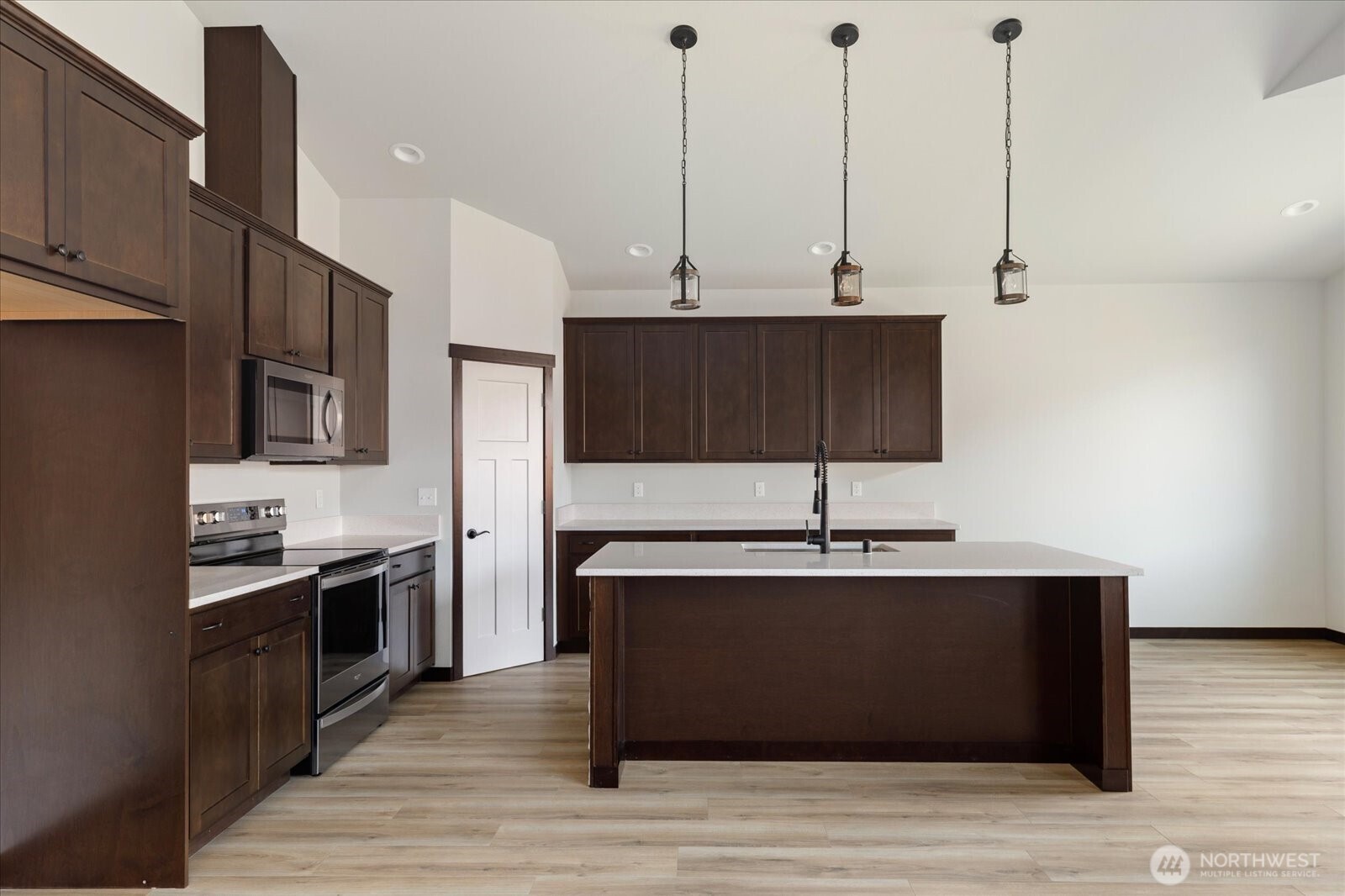 926 NW Shire Street , Oak Harbor, WA 98277