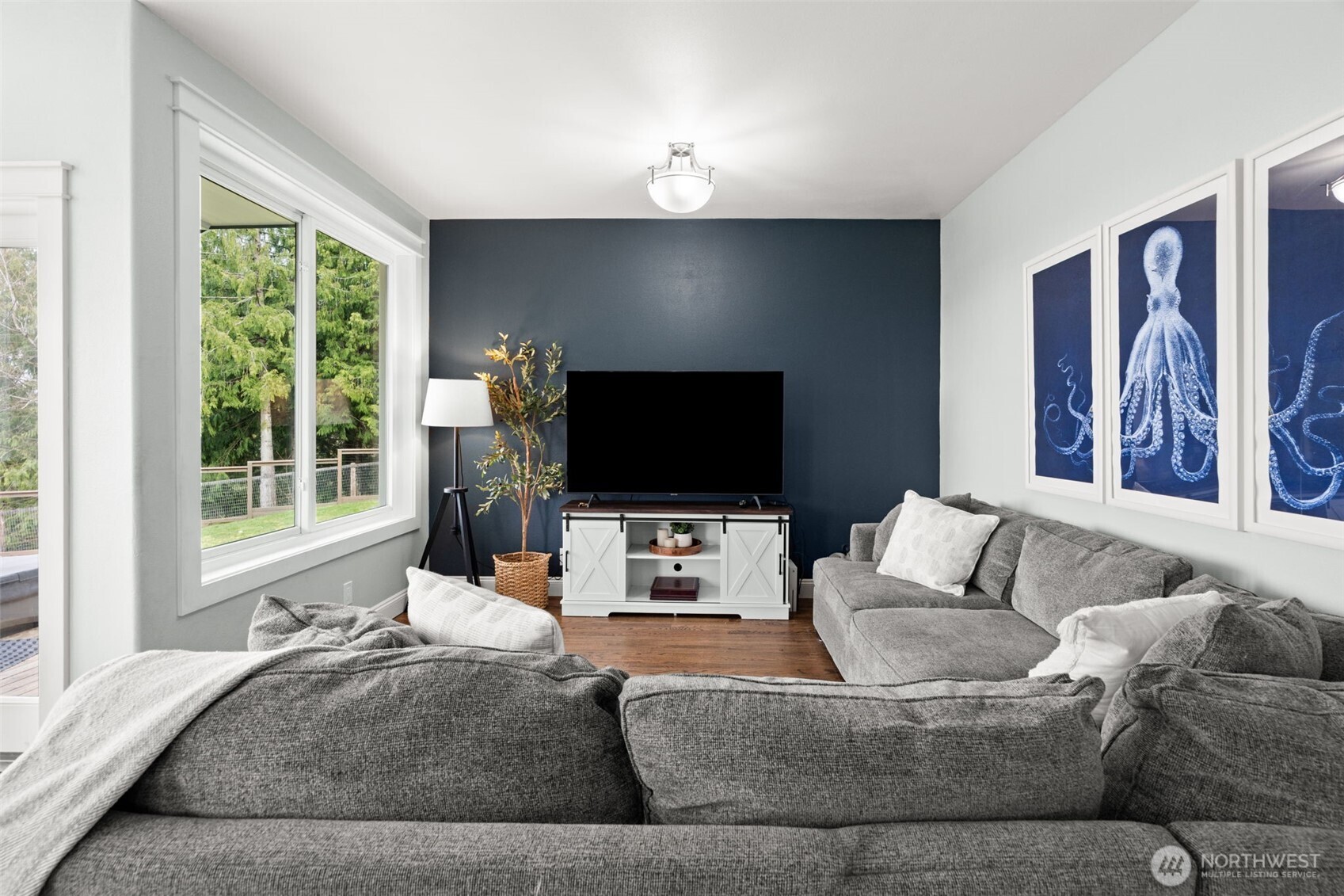 9916 NW Dishman Road , Bremerton, WA 98312