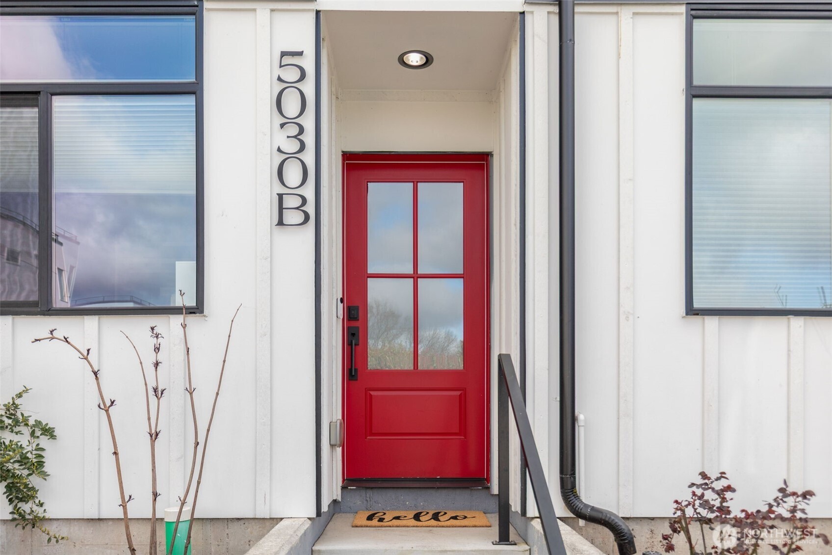 5030 Sand Point Place NE #B, Seattle, WA 98105