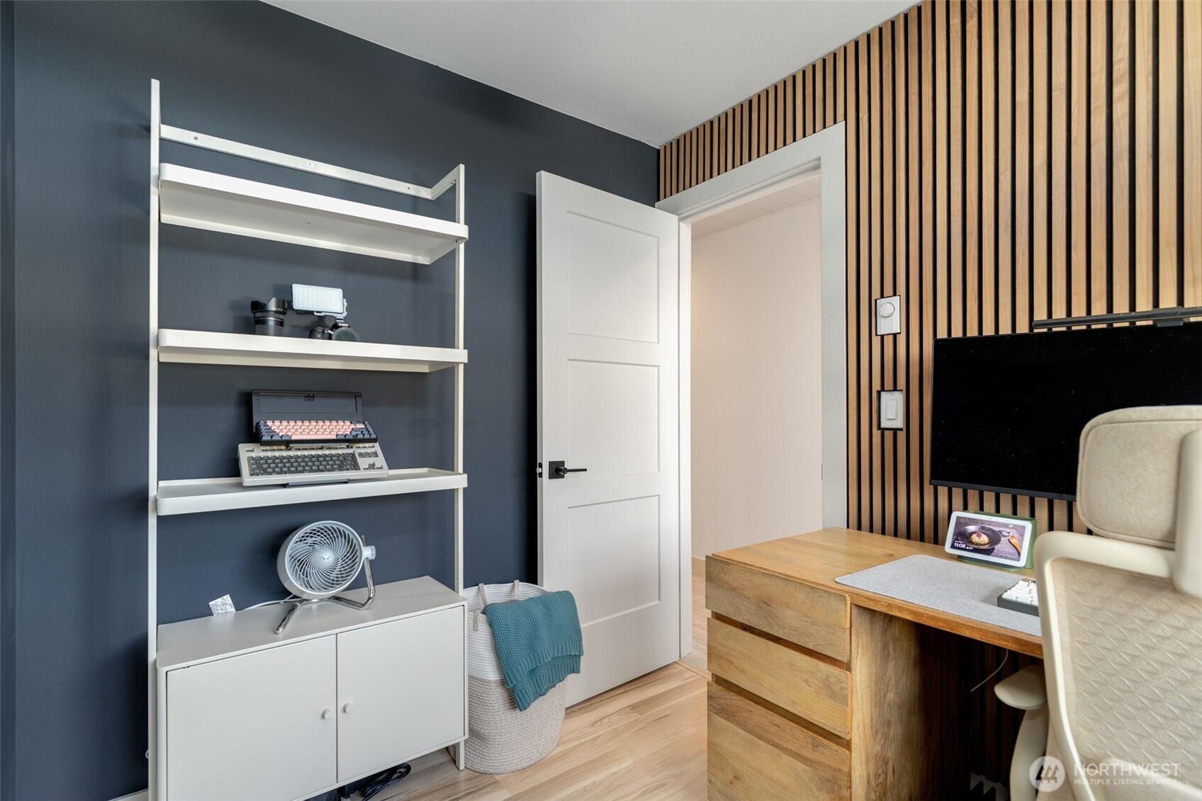 5030 Sand Point Place NE #B, Seattle, WA 98105