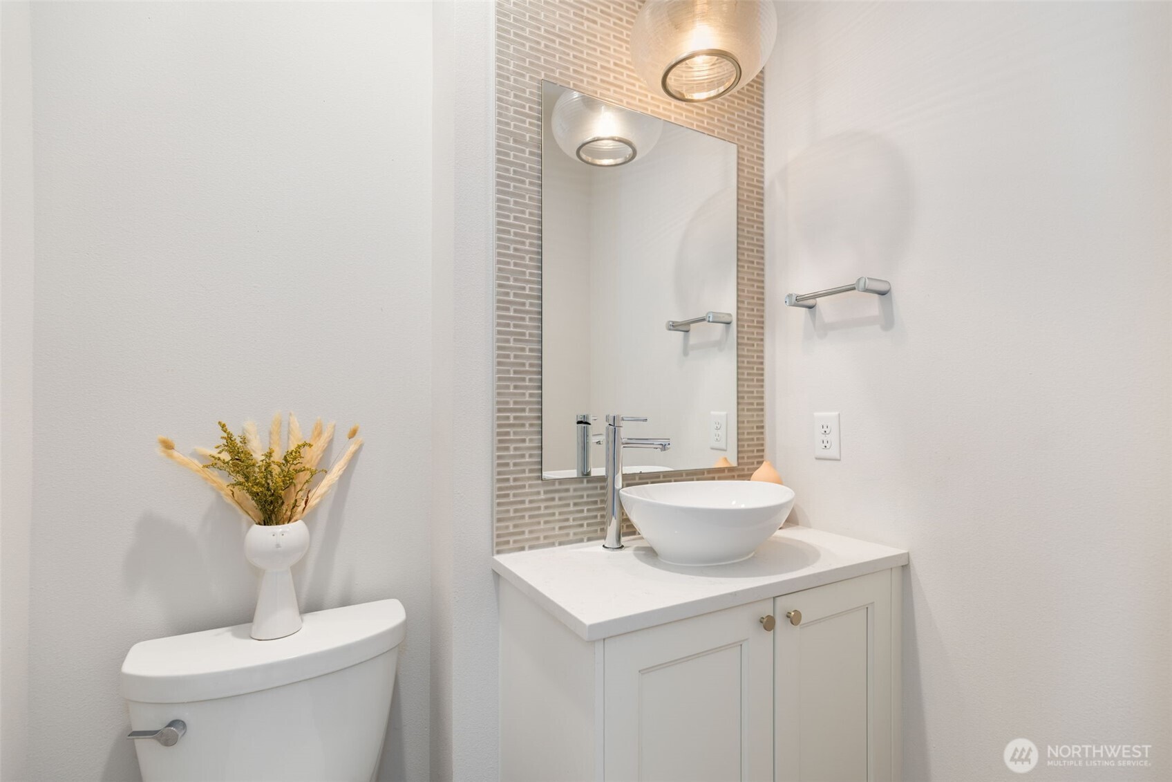 5030 Sand Point Place NE #B, Seattle, WA 98105