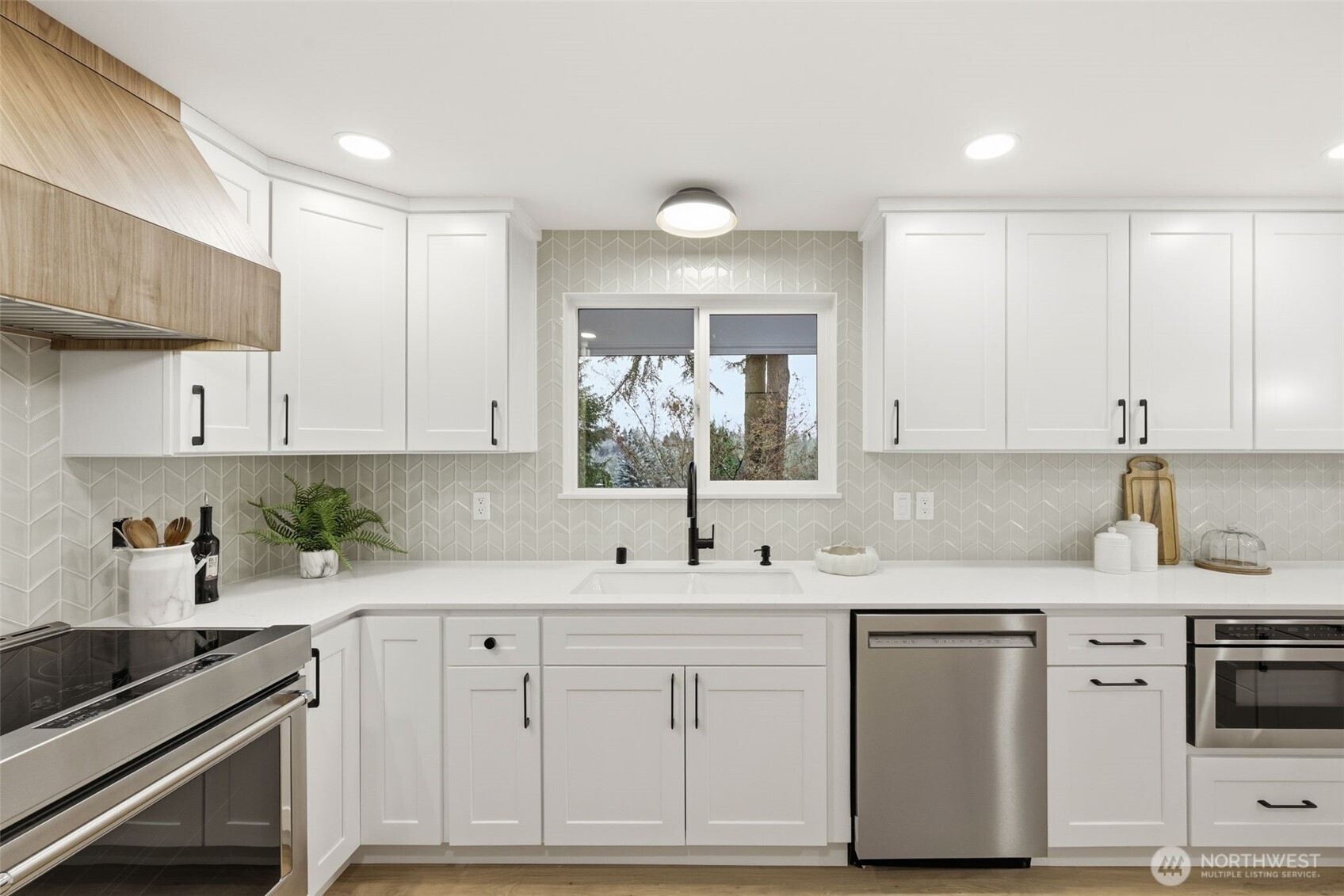 19531 55th Avenue NE, Lake Forest Park, WA 98155