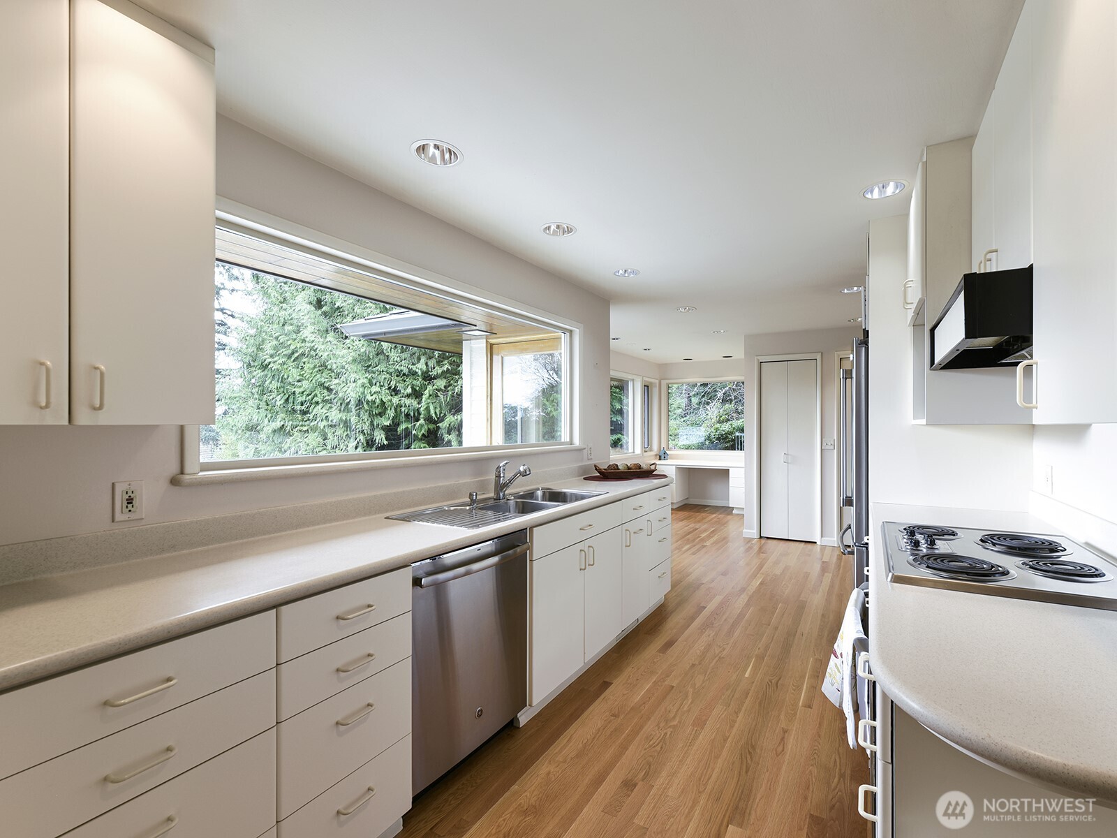 17020 16th Avenue SW, Normandy Park, WA 98166