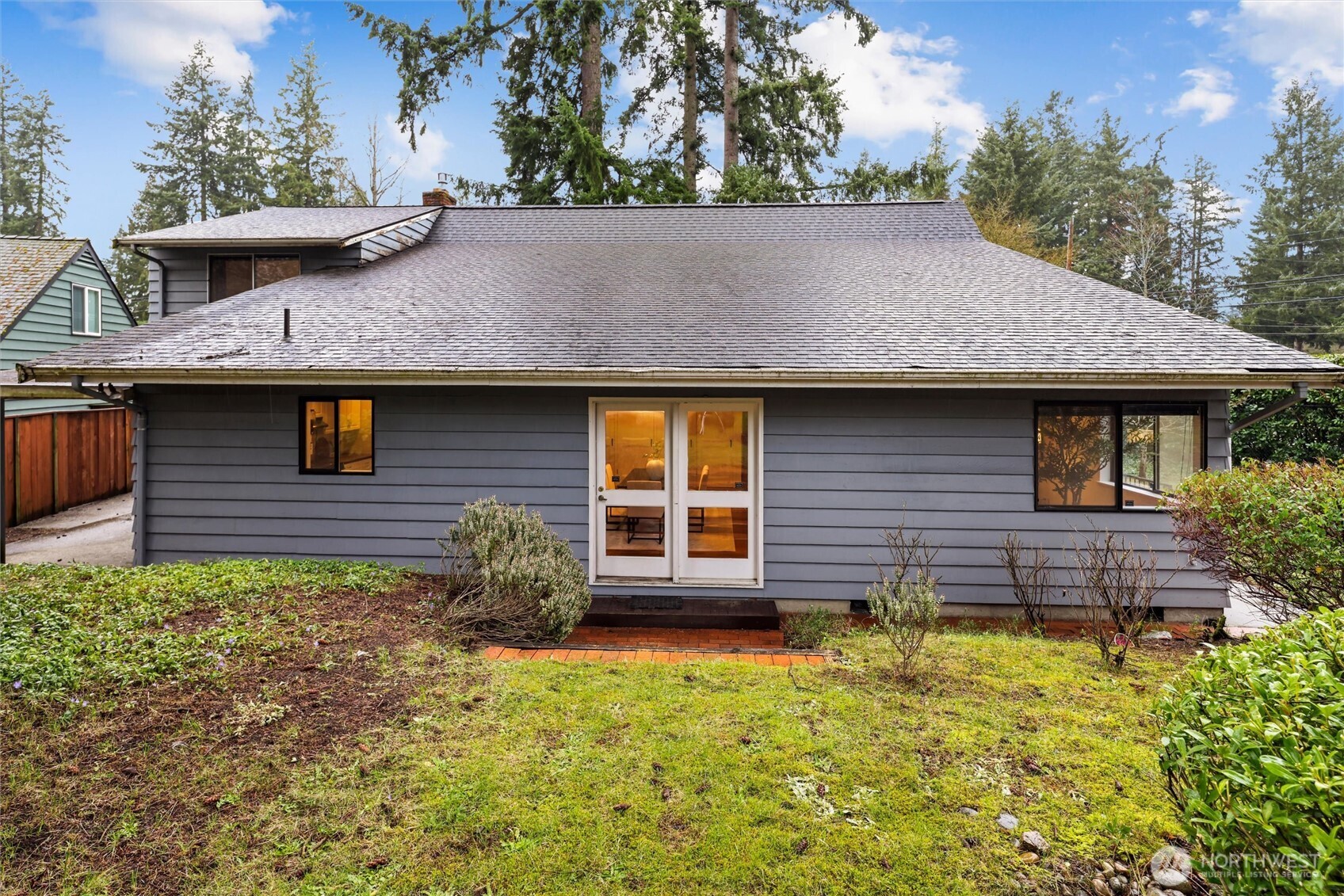 12121 NE 66th Street , Kirkland, WA 98033