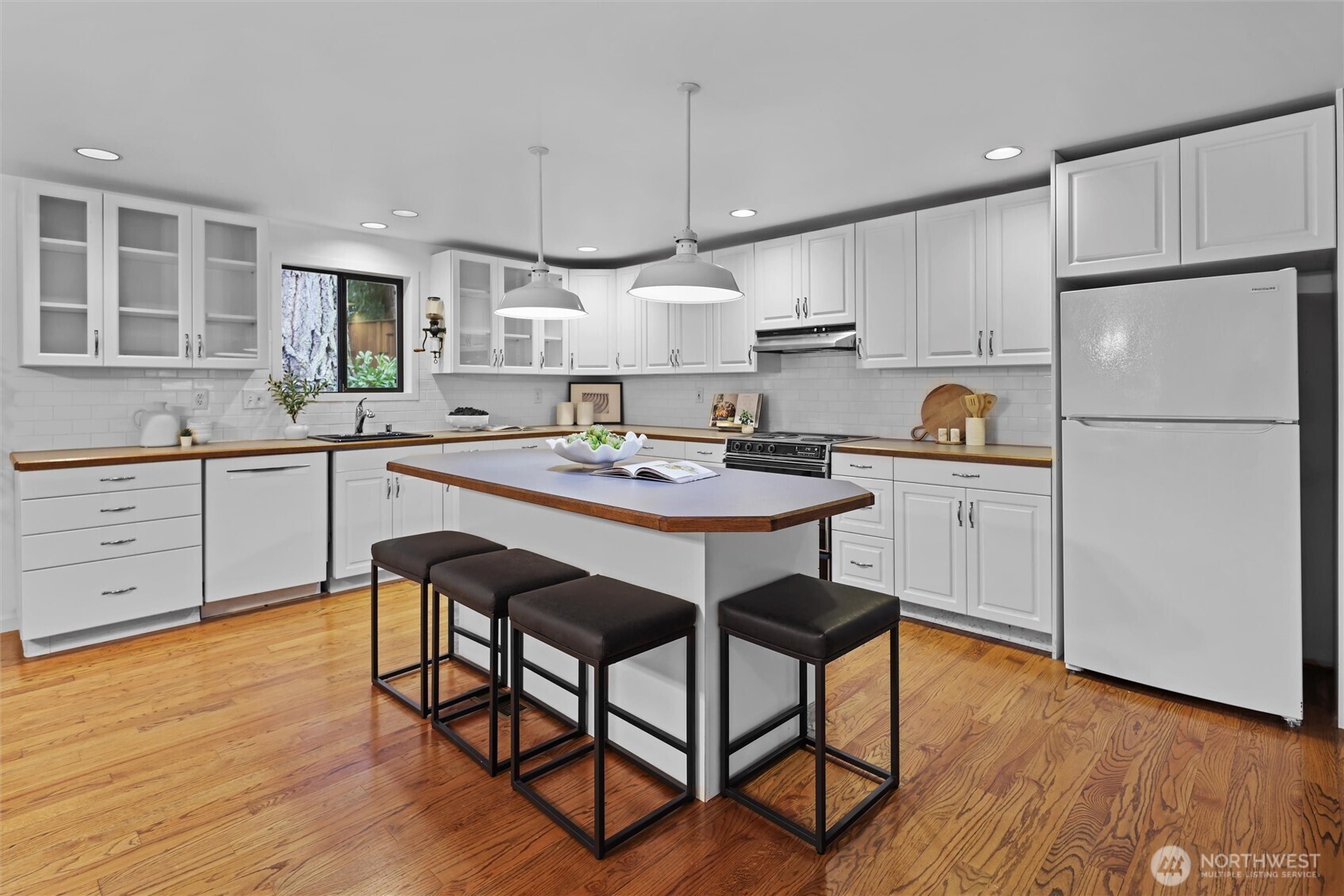 12121 NE 66th Street , Kirkland, WA 98033