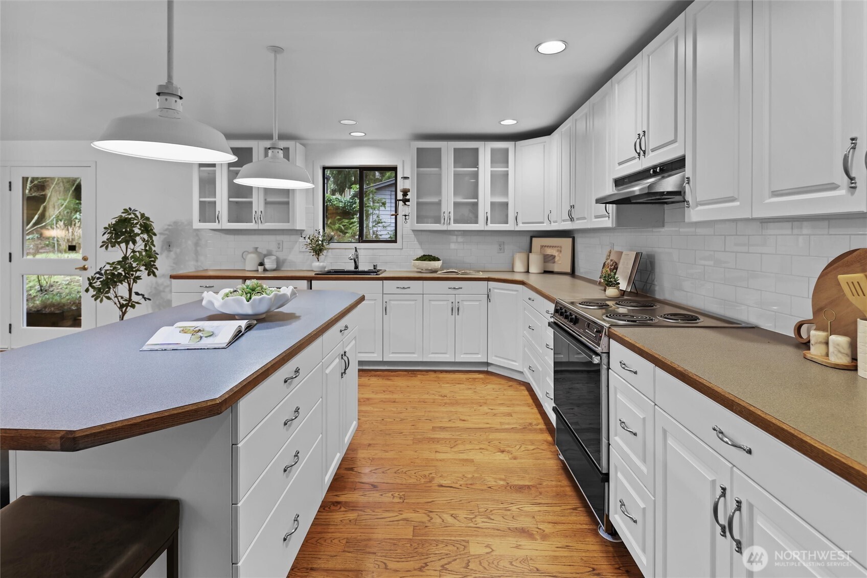 12121 NE 66th Street , Kirkland, WA 98033