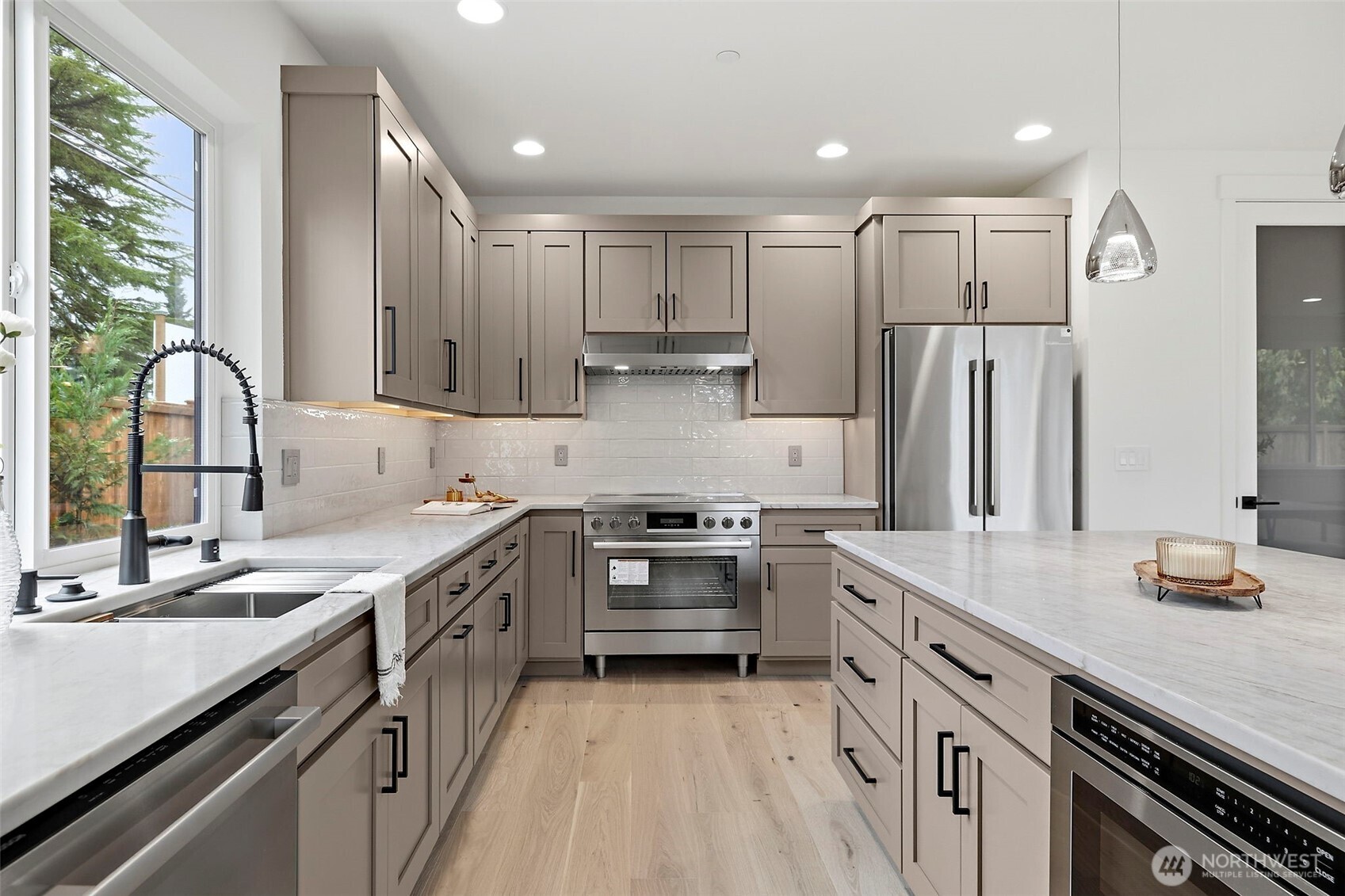 23706 84th Avenue W, Edmonds, WA 98026