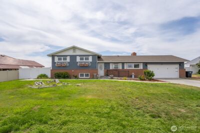 634 N Crestview Drive , Moses Lake, WA 98837 - Photo 2