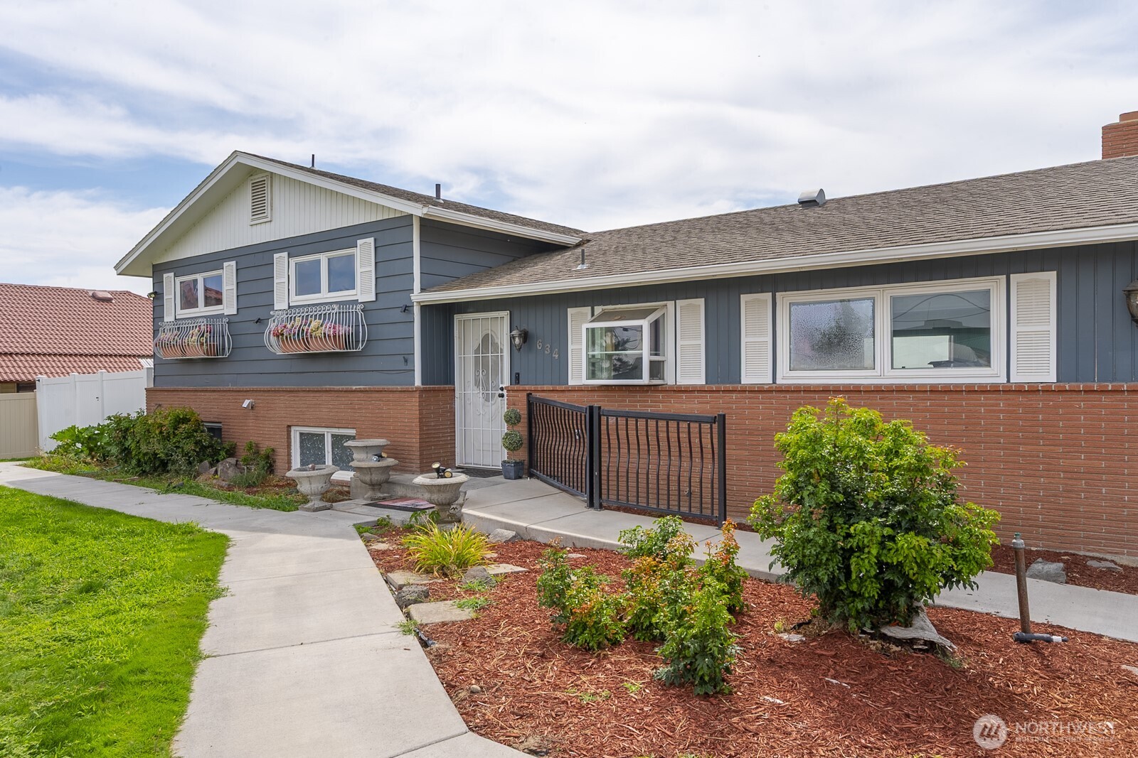 634 N Crestview Drive , Moses Lake, WA 98837